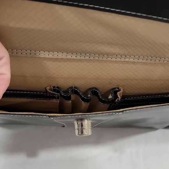 McKlein Sleek Black Leather Briefcase/Laptop Bag - Picture 2 of 11